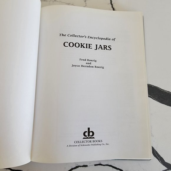 The Collectors Encyclopedia of Cookie Jars A Pictorial Reference hardcover book - Picture 2 of 6